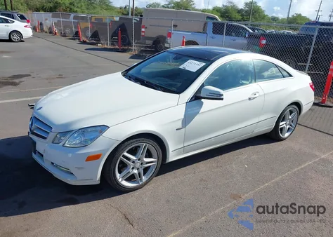 2012 Mercedes-Benz E 350 z USA, uszkodzony, nr VIN WDDKJ5KB2CF135912